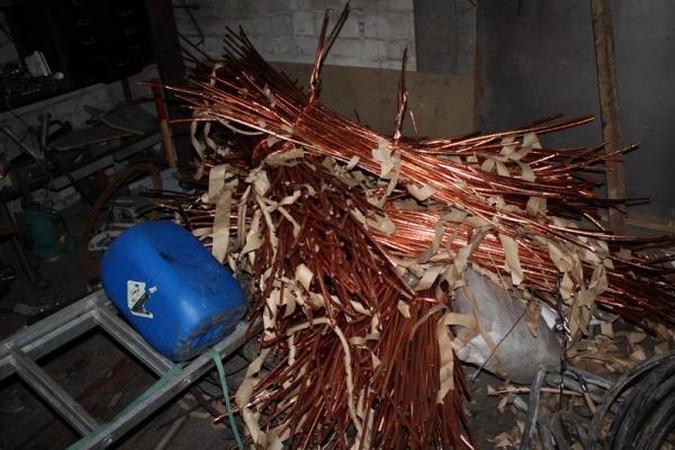 Nelegalioje supirktuvėje rasta 2 tonos metalo