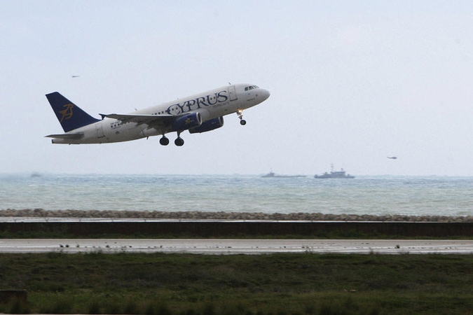 "Eurocontrol": dėl Islandijos ugnikalnio pelenų atšaukiami maždaug 500 reisų