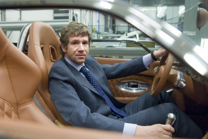 Surasti milijonus kainuojantys „Snoro“ automobiliai