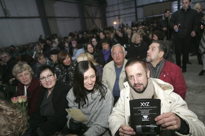Bohemiečiai Kaune: anšlagas „Pergalės“ angare