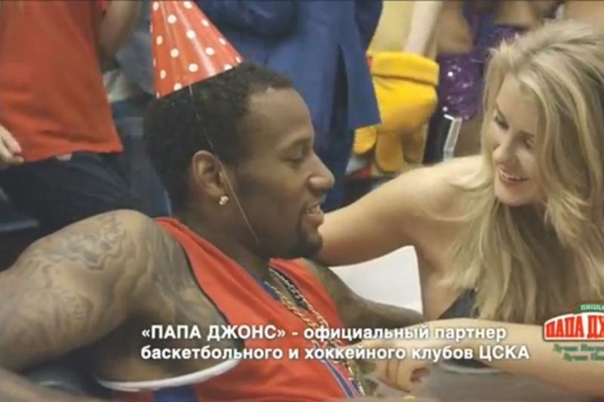 Buvęs žalgirietis S.Weemsas nusifilmavo pikantiškoje reklamoje vonioje
