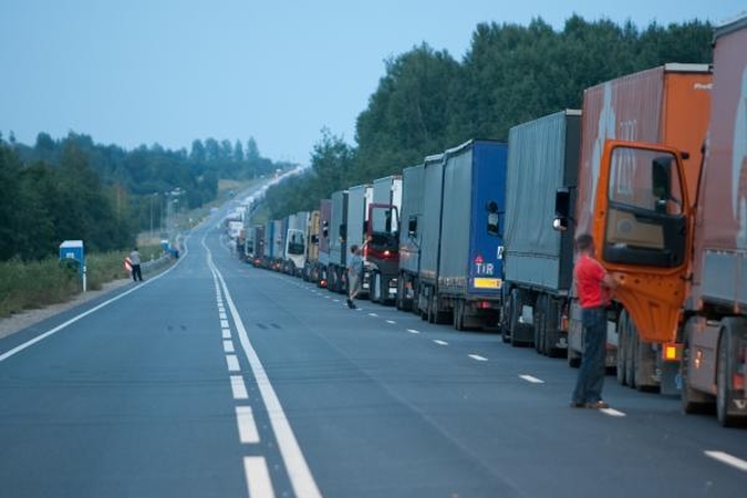 Lietuvos pasienyje – kilometrinės vilkikų eilės