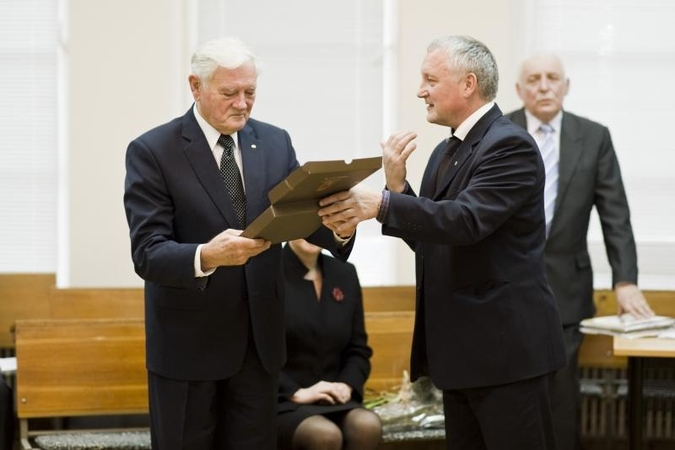 Istorinį krepšininkų triumfą minėjo ir V.Adamkus, ir LTOK prezidentė