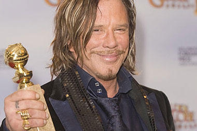 Mickey Rourke nori vaidinti homoseksualų sportininką