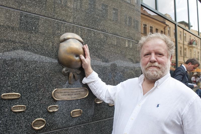 Vilniuje atidengta sėkmę nešanti skulptūra