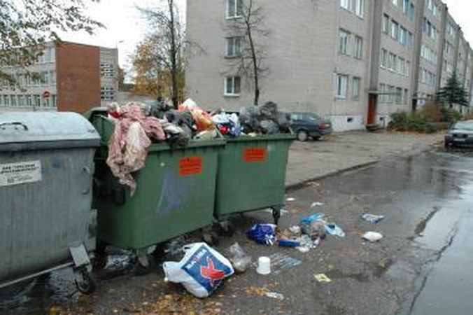 Teismo posėdis dėl šiukšlių rinkliavos ir vėl atidėtas