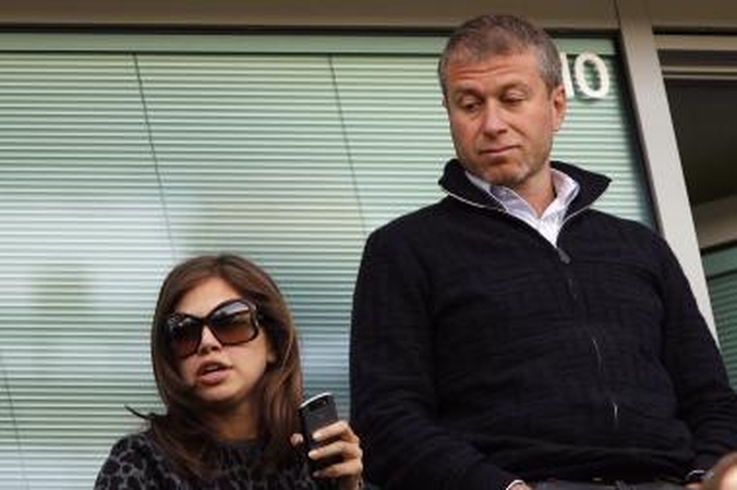 Pokerį pamėgęs turtuolis gali likti be draugės