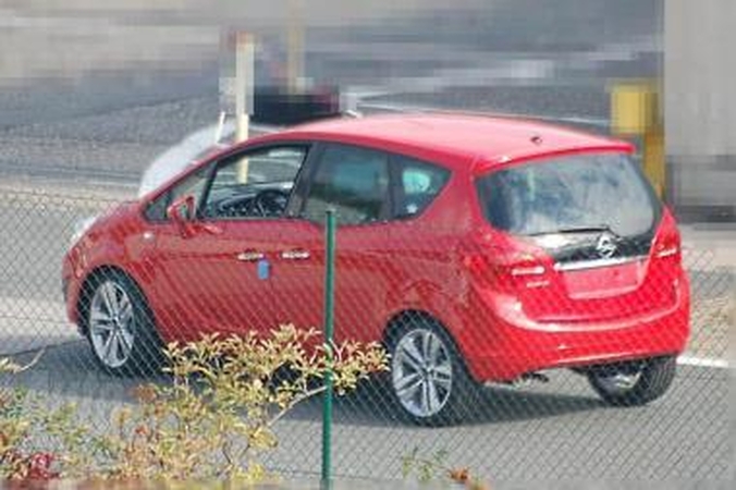 Nufotografuota naujoji “Opel Meriva”