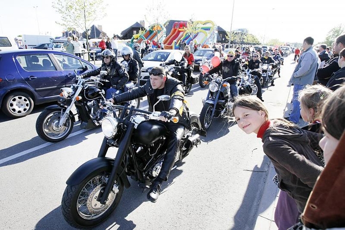 Vasaros sezono atidarymas Šventojoje – su motociklų griausmu  