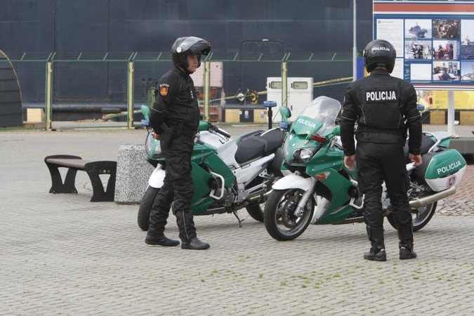 Į gatves išriedės keturi uniformuoti motociklininkai