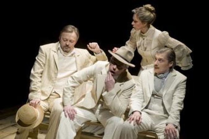 Teatro scenoje – nuobodoki vasarojimo ypatumai