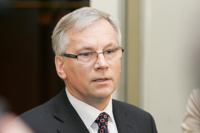 R. Šadžius: siūlymai dėl mokesčių „neturėtų išmušti skylės finansuose“