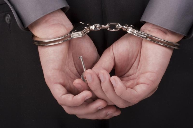 Dukrą seksualiai išnaudojęs pensininkas už grotų praleis 8 metus 