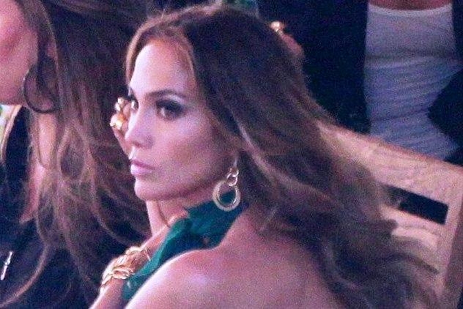 Jennifer Lopez parodė savo celiulitą ir „bobiškas“ kelnaites (foto)