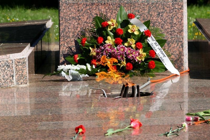 Pergalės dieną Kauno karių kapinėse atgijo amžinoji ugnis