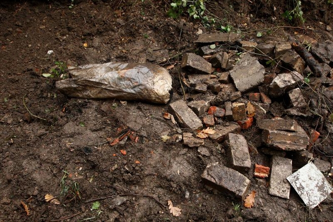 Kaip po šiukšlių krūva atsirado 7 kilogramai trotilo?