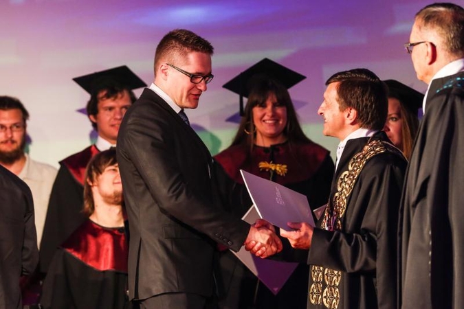KTU išleidžia 90-ąją laidą: diplomai įteikti gabiausiems studentams