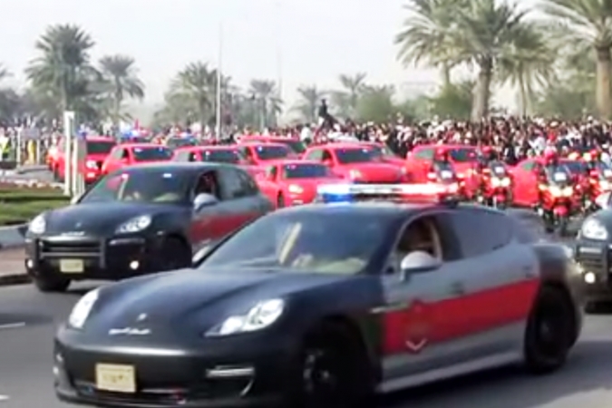 Parade Katare – daugybė policijos „Porsche“ automobilių