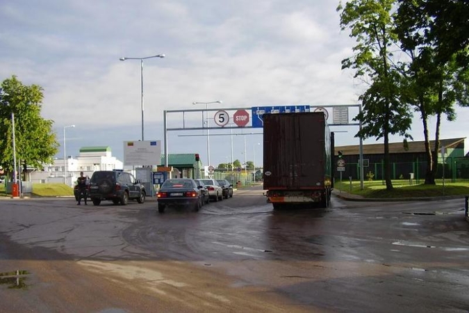 Lenkija laikinai atnaujina vidaus sienų kontrolę