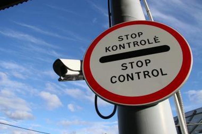Nuo spalio 1 d. reguliuojamos valstybės sieną kertančių automobilių eiles 