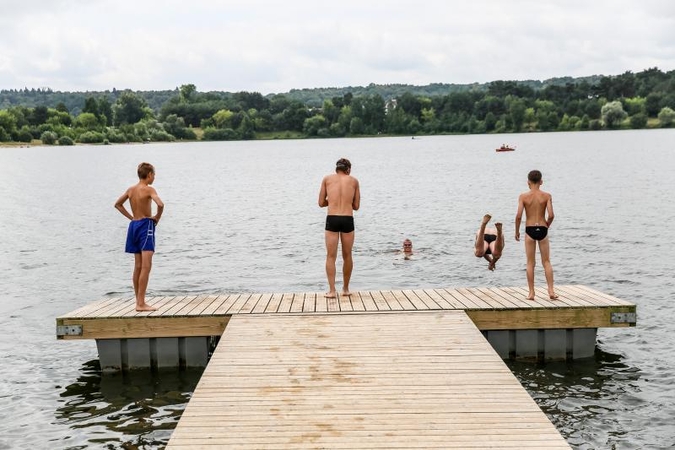 Šventės proga plaukikai neria į atvirus vandenis