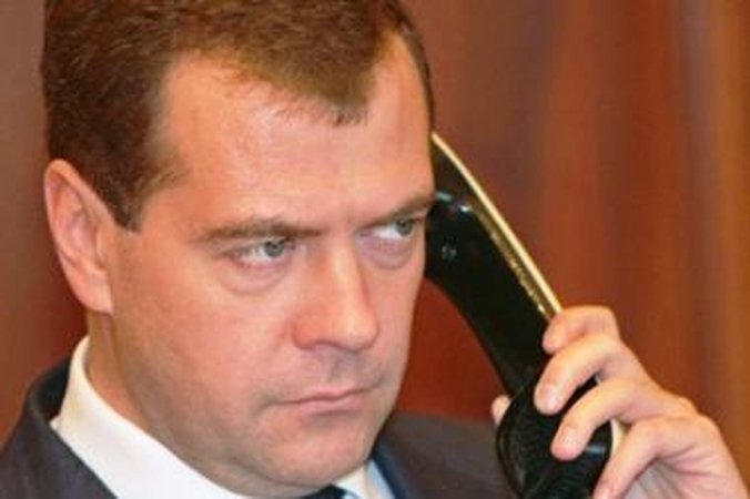 Apklausa: D.Medvedevas pasivijo V.Putiną pagal pritarimą savo veiklai