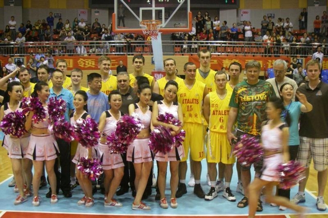 Pirmosios LSU krepšininkų pergalės Kinijoje 
