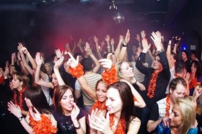 Į kokteilių ir muzikos barą - su pižamomis