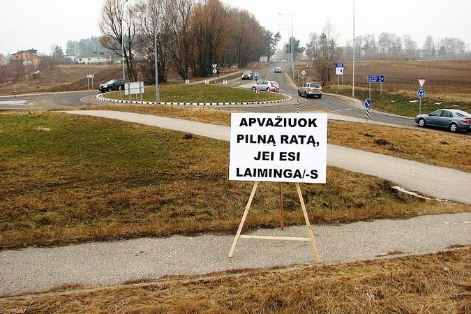 Avižieniuose vairuotojai buvo kviečiami sukti ratus žiedu