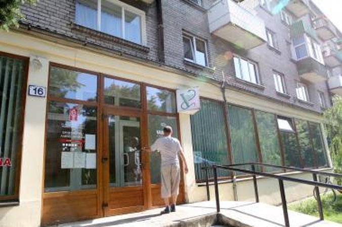 Vaistinėje pasiūlyta studijuoti įstatymus