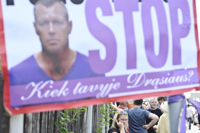 D. Kedys žiniasklaidoje žudiku nevadintas