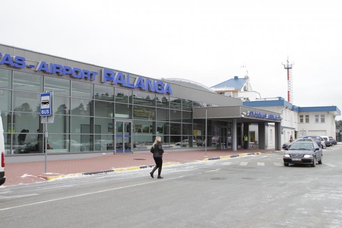 Palangos oro uoste neblaivus vyras buvo išlaipintas iš lėktuvo