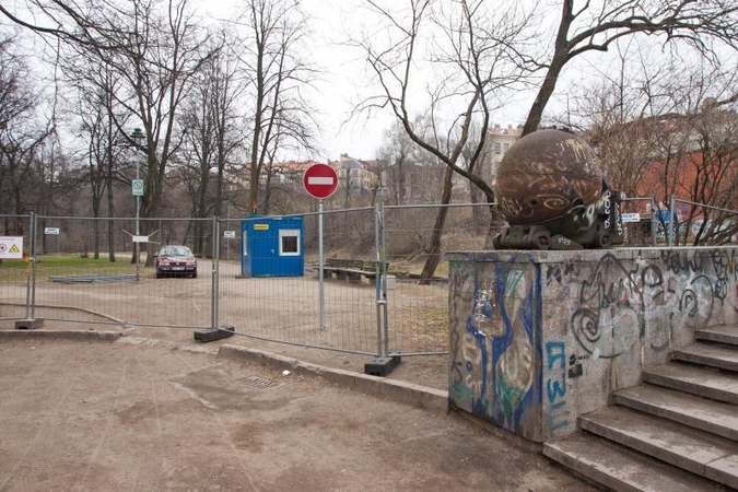 Sereikiškių parke - tinklų tiesimo darbai, archeologiniai kasinėjimai