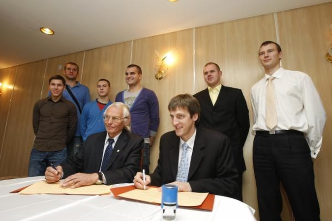 „Naftos-Universiteto“ krepšininkai susitiko su rėmėjais