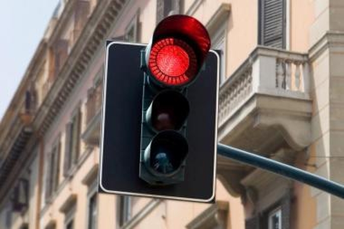 Raudoną šviesoforo signalą įvertino 100 litų