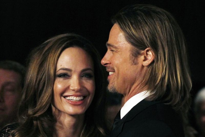 A. Jolie teta serga krūties         vėžiu