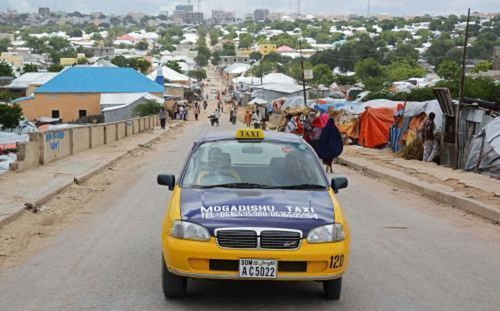 Somalis       jau laukia      turistų   