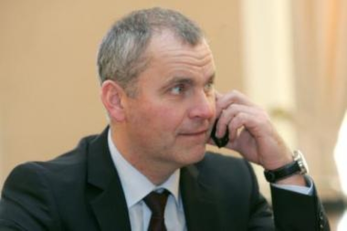 Žemės ūkio viceministru susidomėjo STT dėl dovanų gauto išmaniojo telefono 