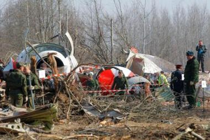 Radiniai: tarp "Tu-154" nuolaužų Rusijos pareigūnai rado mobiliųjų telefonų detalių, elektroninių informacijos kaupiklių, apdegusių popierių.