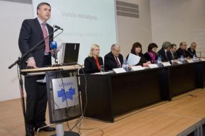Verslininkai išdėjo valdžią į šuns dienas