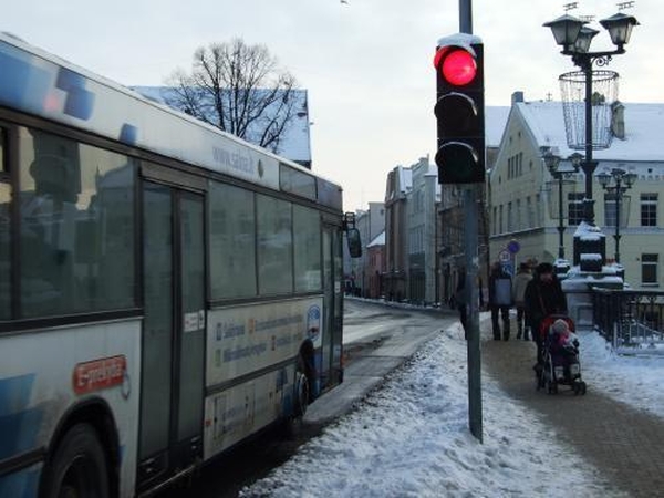 Šviesoforas „uždraudė“ važiuoti per tiltą