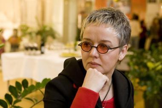 Vėžį nugalėjusi dizainerė į gyvenimą žvelgia pro rožinius akinius