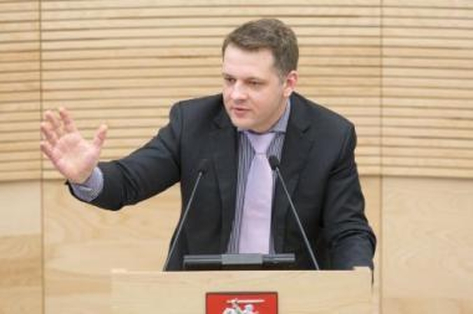 Teisinosi: "Kol kas negaliu reguliariai susitikti su rinkėjais, nes ministro darbas atima daug laiko, bet kitais metais pasistengsiu", – vienmandatėje apygardoje į Seimą išrinktas...