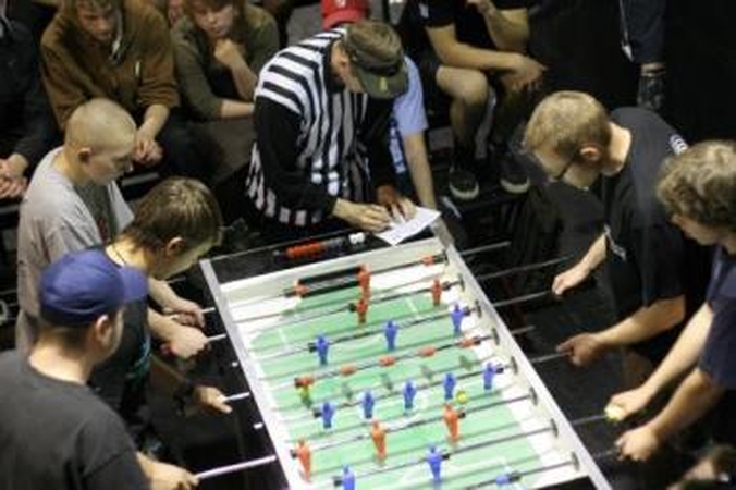 Sostinės baruose – stalo futbolo manija