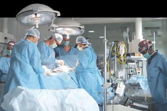 Lūšnynų gyventojus operuoja profesoriai