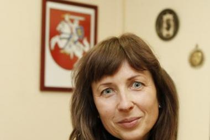 Garsioji notarė klimpsta į liūną