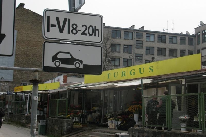 Turgelyje teks mokėti ne tik už gėles, bet ir už automobilio stovėjimą
