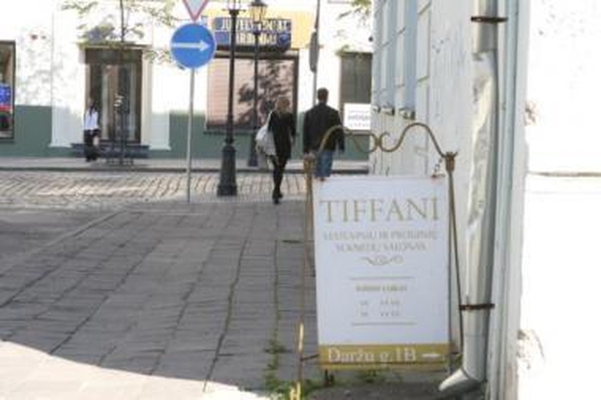 Būtinybė: tam, kad ant šaligatvio būtų galima pastatyti stendą, reikia specialaus leidimo.
