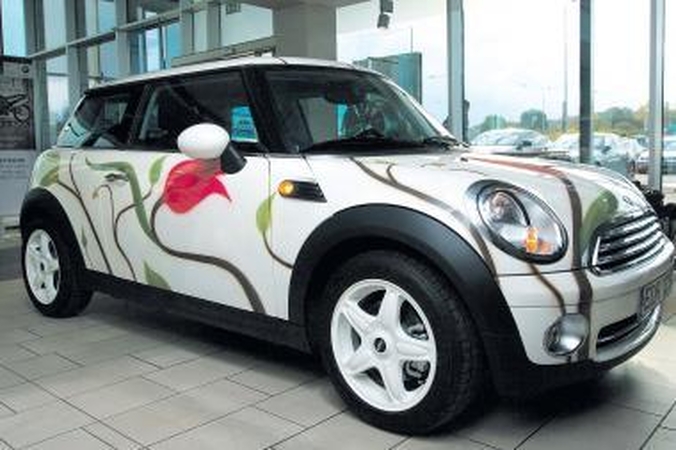 J.Žilėnienės braižas – ir ant "Mini" automobilio