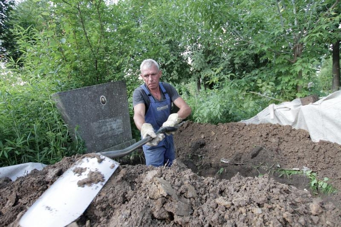 Prie kapo duobės klaipėdietei – šantažas dėl kūno?